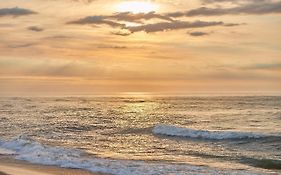 Drifting Sands Oceanfront Hotel